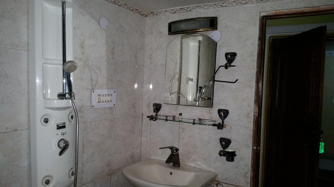 Hotel Gulmarg Inn Екстериор снимка