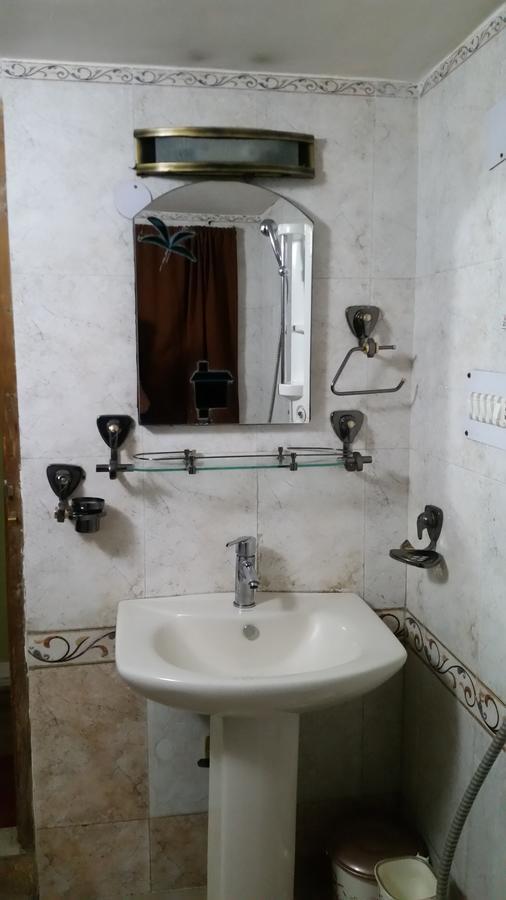 Hotel Gulmarg Inn Екстериор снимка