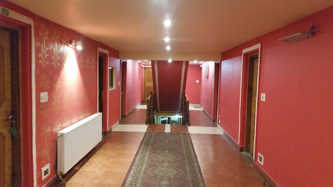 Hotel Gulmarg Inn Екстериор снимка